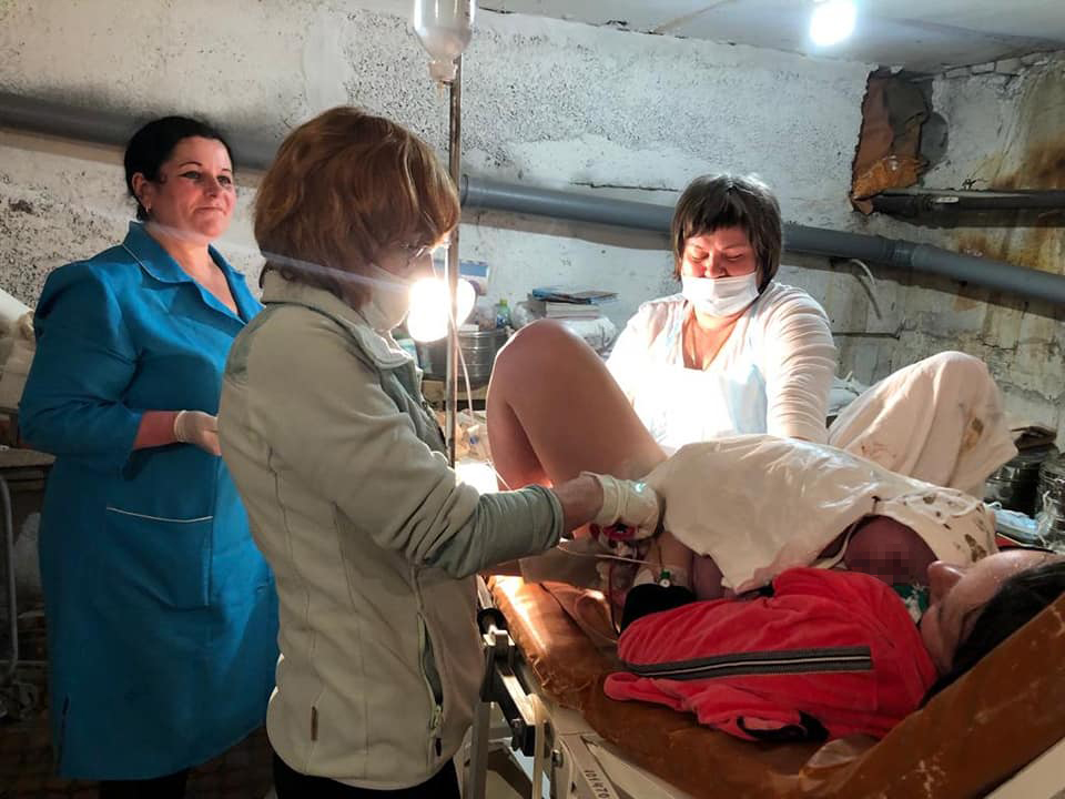Ucraina, quei bambini nati sotto le bombe che sono stati chiamati come il missile anticarro americano