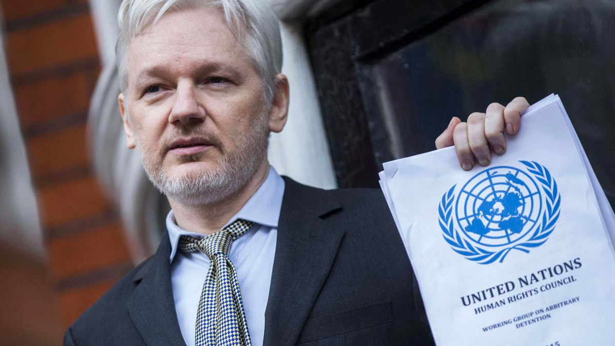 Assange (per ora) non sarà estradato negli Usa: potrà presentare un nuovo appello se non ci saranno adeguate garanzie