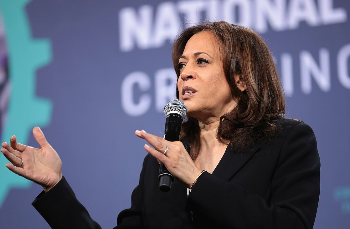 Mosca sanziona Kamala Harris e Mark Zuckerberg: non potranno più entrare in Russia