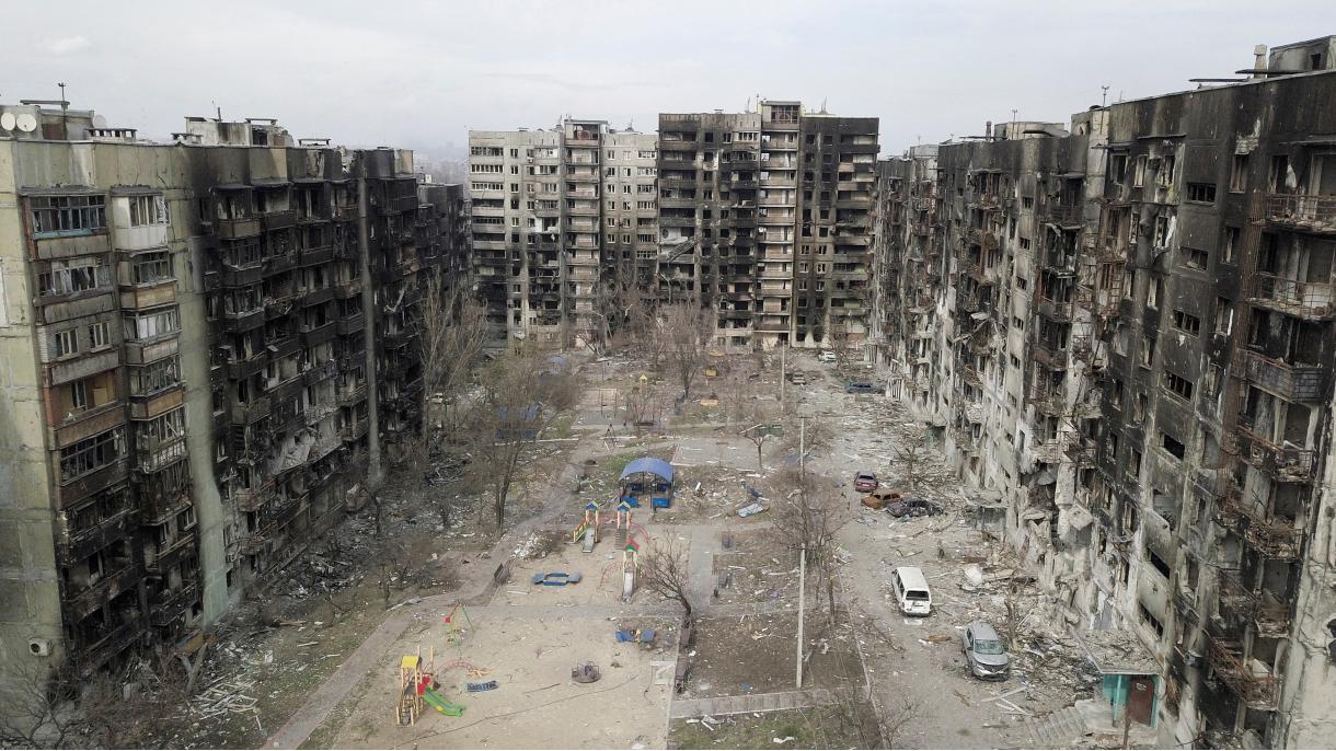 mariupol-palazzi Ucraina, la situazione di Mariupol: "Non ci sono più medici, avvistati bombardieri russi"