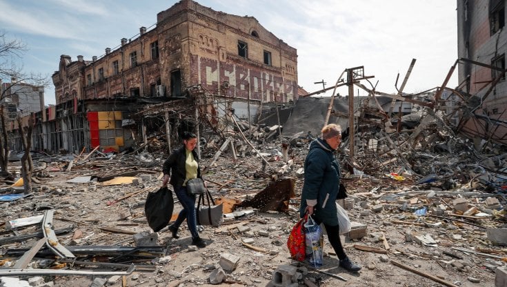 mariupol Ucraina, Kuleba: "Per liberare Mariupol dai russi ci servono più armi"