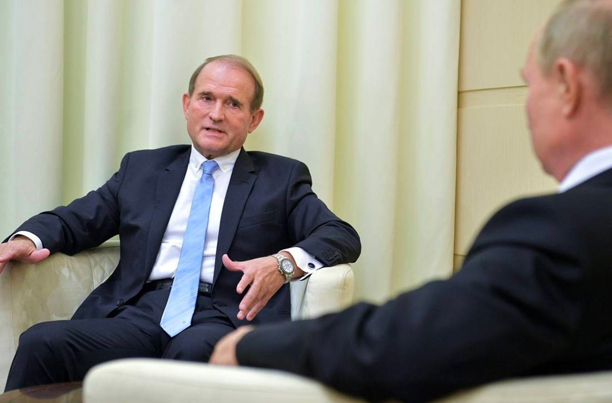 Il Cremlino: "Medvedchuk non lavorava per la Russia, l'arresto dimostra cosa sia il regime di Kiev"