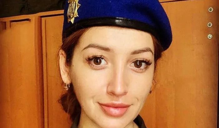 Ucraina, è morta Olena Kushnir, una delle 100 donne combattenti a Mariupol: ecco la sua storia