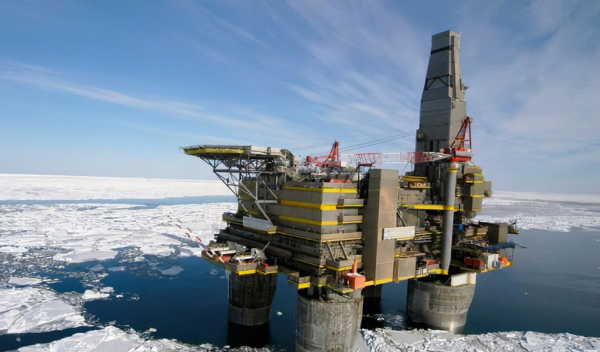 petrolio russo Ucraina, nuove sanzioni a Mosca: l'Ue si prepara allo stop al petrolio russo