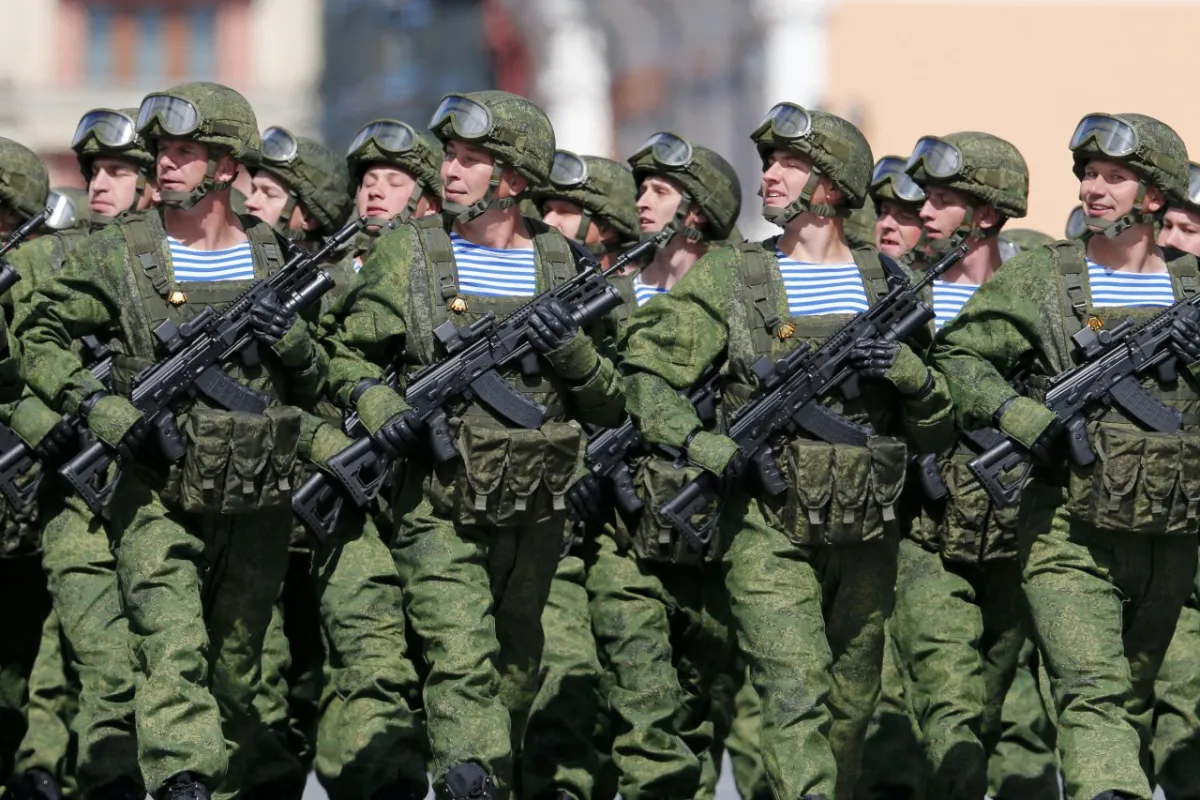 Ucraina, gli 007 di Londra: “Mosca aumenterà l’attività aerea nel Donbass”