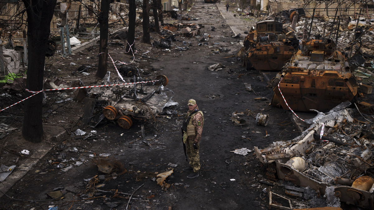 soldato-mariupol Mariupol, l'ultimatum russo è scaduto ma gli ucraini non si arrendono