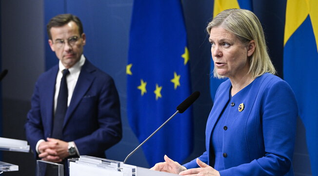 La Svezia rompe gli indugi e chiede l'adesione alla Nato: "Una decisione storica" La Svezia rompe gli indugi e chiede l'adesione alla Nato: "Una decisione storica"