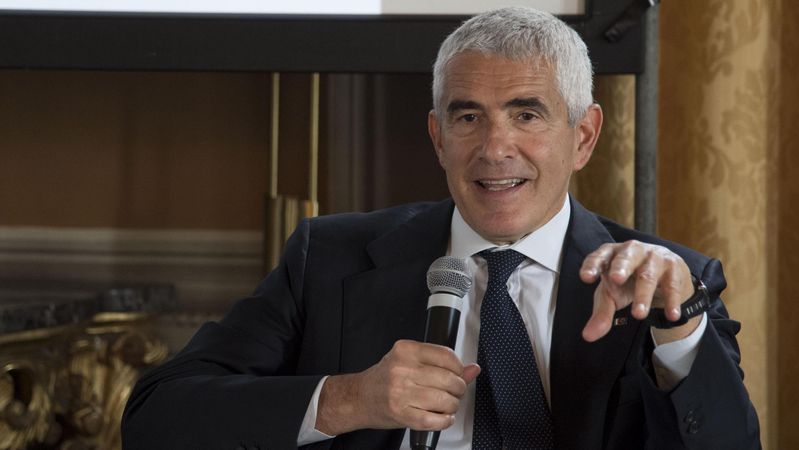 Casini contro il filo-putinismo di Berlusconi e Salvini: "Il fattore Z è un problema da risolvere se vogliono governare" Casini contro il filo-putinismo di Berlusconi e Salvini: "Il fattore Z è un problema da risolvere se vogliono governare"