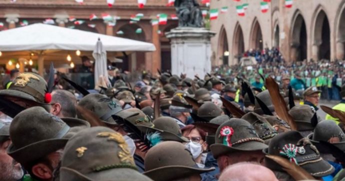 La Lega difende gli alpini nonostante i video sulle molestie: "Nessuna denuncia, è frutto della sub-cultura di sinistra" La Lega difende gli alpini nonostante i video sulle molestie: "Nessuna denuncia, è frutto della sub-cultura di sinistra"