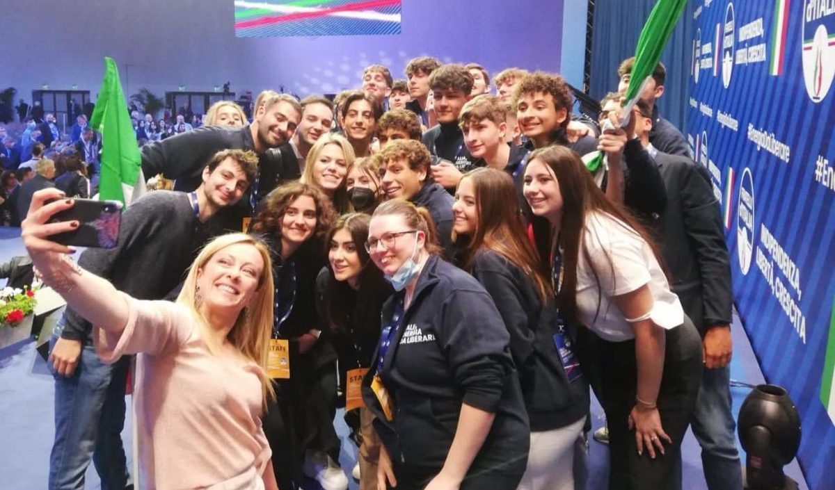 Giorgia Meloni rilancia Fratelli d'Italia con un progetto reazionario metà Trump e metà Bolsonaro Giorgia Meloni rilancia Fratelli d'Italia con un progetto reazionario metà Trump e metà Bolsonaro