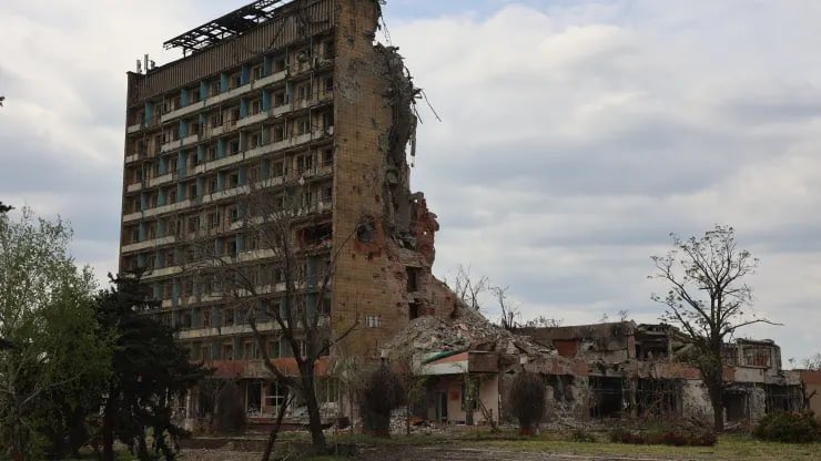 Mariupol, i russi non rispettano la tregua per l'evacuazione dei civili da Azovstal Mariupol, i russi non rispettano la tregua per l'evacuazione dei civili da Azovstal