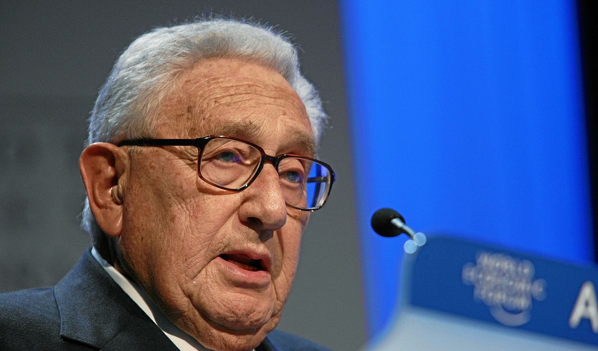 Kissinger Ucraina, Kissinger: "Kiev dovrebbe rinunciare a una parte del suo territorio"