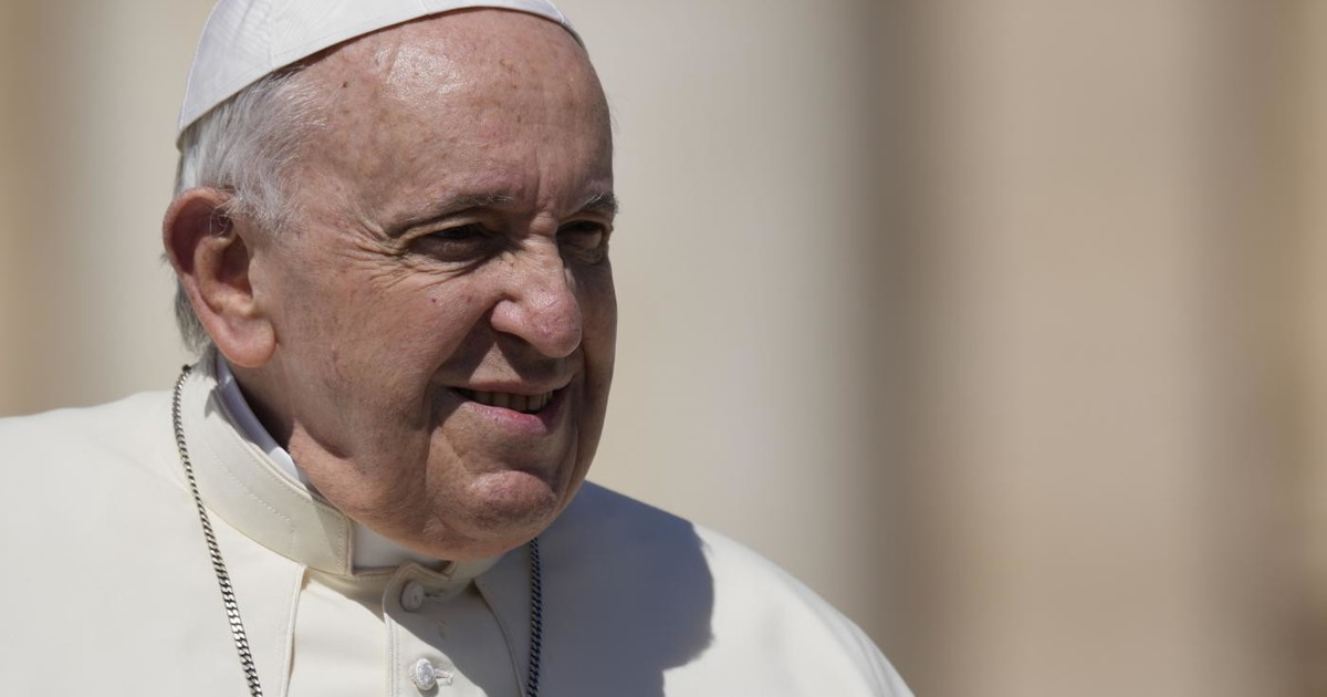 Papa-Francesco Francesco isola gli omofobi e ribadisce l'apertura ai fedeli Lgbt: "No al rifiuto della Chiesa"