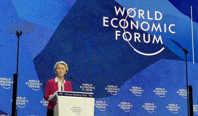Von der Leyen: "Putin minaccia l'ordine mondiale e usa il grano per ricattarci. Kiev deve vincere"