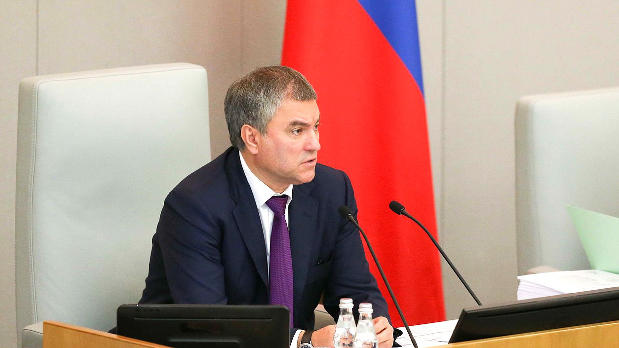 Ucraina, il presidente della Duma contro gli Usa: "Loro in guerra contro la Russia"