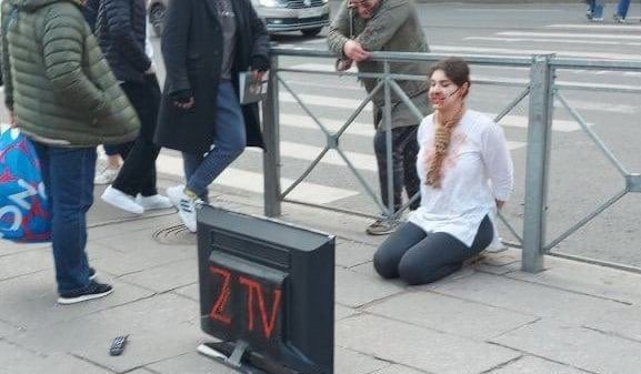 anna-anisimova L'artista russa Anna Anisimova fermata dalla polizia a san Pietroburgo dopo una performance contro la guerra in Ucraina