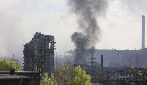 Mariupol, l'acciaieria Azovstal sotto assedio: 34 attacchi aerei nelle ultime 24 ore