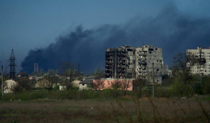 azovstal2 Mariupol, allarme rosso: "I russi pianificano l'uso di armi chimiche sull'acciaieria Azovstal dall'11 maggio"