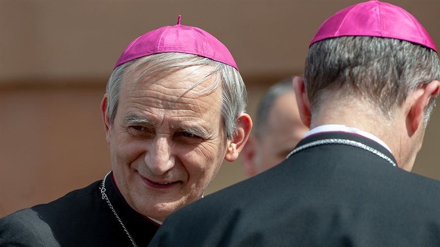 catholicpressphoto-zuppi-1-b Cei: chi è il cardinale Zuppi, il nuovo presidente