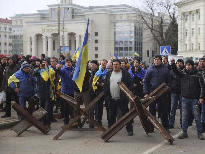 Ucraina, il governo: "Kherson annessa alla Russia? Possono dire quello che vogliono, noi la libereremo"