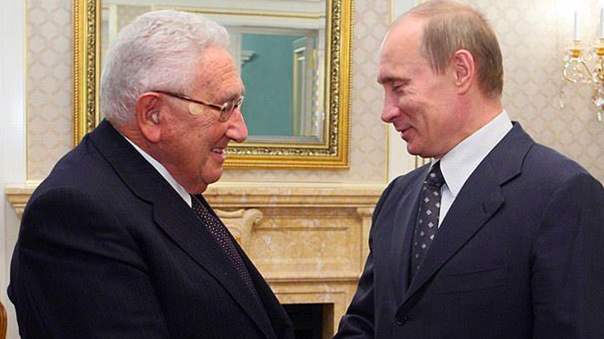 kissinger-putin Ucraina, il consigliere di Zelensky: "Per fortuna dalla trincea non abbiamo tempo per ascoltare Kissinger"