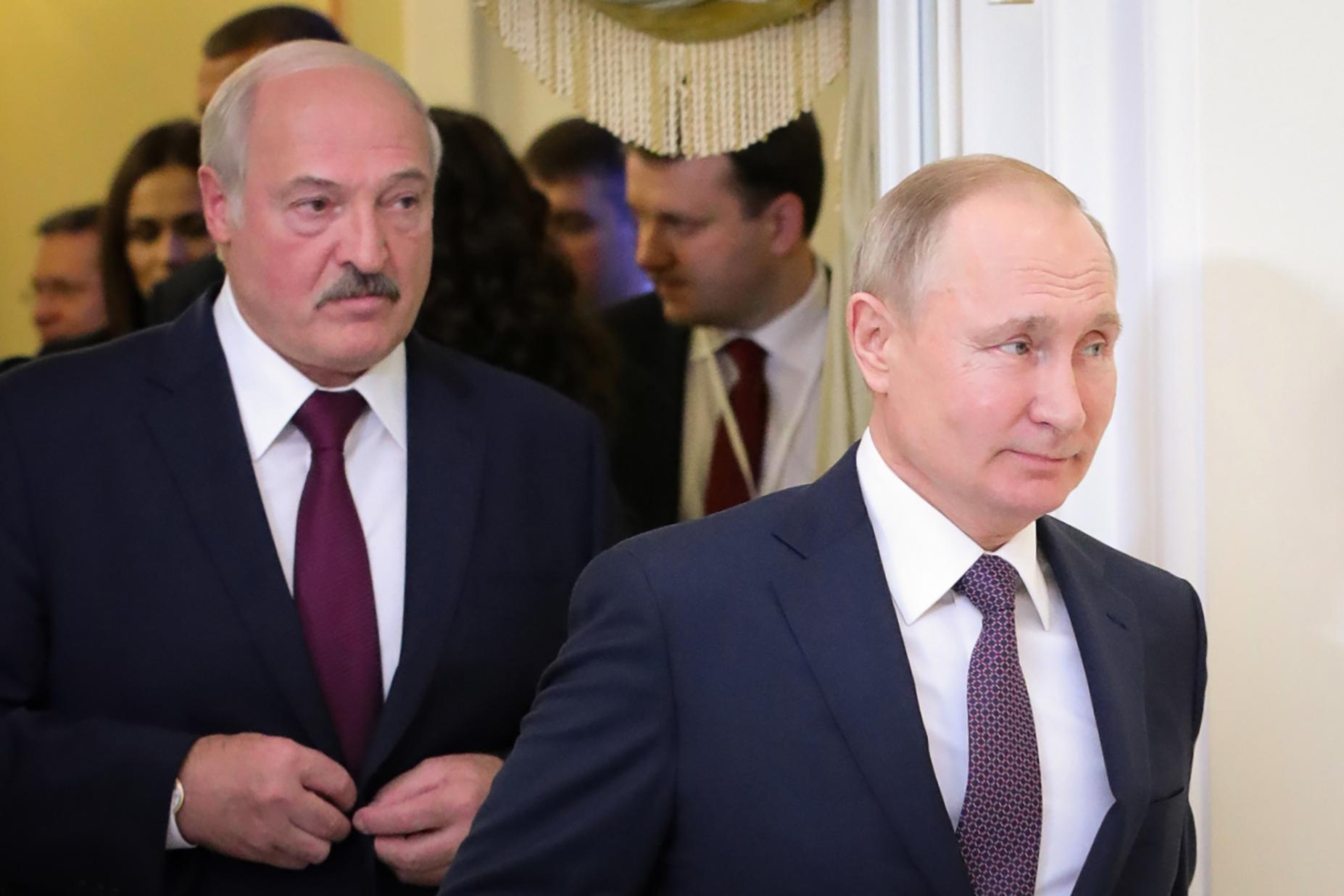 Lukashenko: "Se l'Ucraina non si ferma la guerra finirà con la completa distruzione del paese" Lukashenko: "Se l'Ucraina non si ferma la guerra finirà con la completa distruzione del paese"