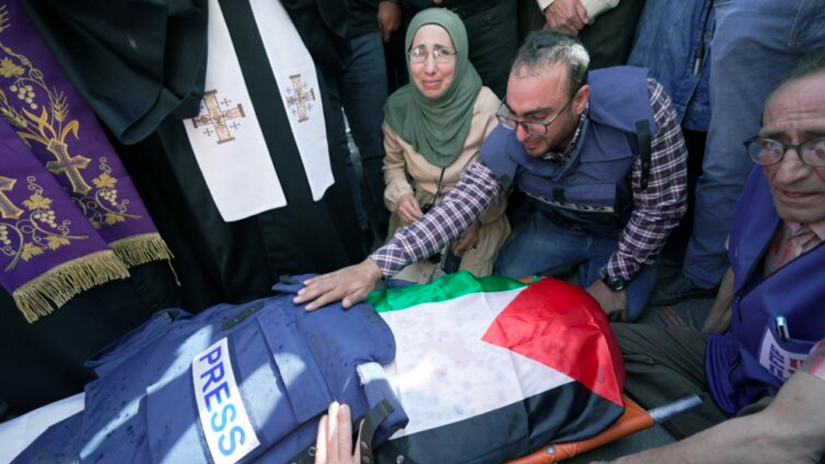 Shireen Abu Akleh, la condanna della Ue: "Ora un'indagine per trovare i responsabili"