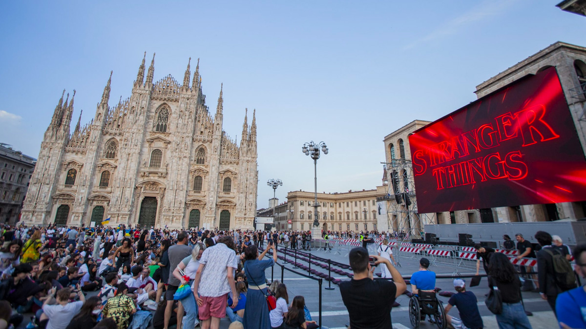 stranger-things-duomo "Stranger Things 4", torna la serie cult: a Milano due giorni di eventi ed effetti speciali