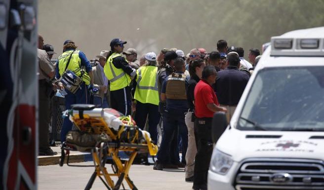 uvalde Orrore in Texas, un 18enne entra in una scuola elementare e uccide 19 bambini e due adulti