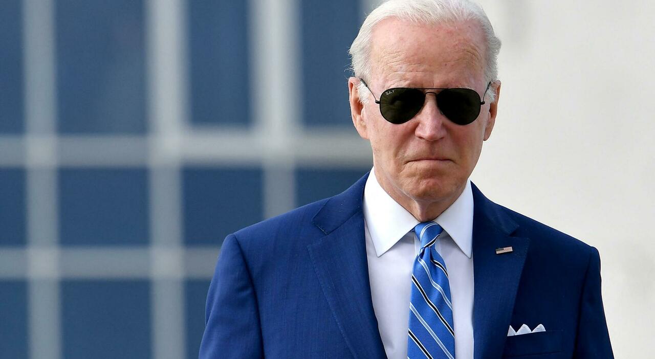 Biden accusa Putin per l'aumento dei carburanti e sospende le tasse sulla benzina per tre mesi Biden accusa Putin per l'aumento dei carburanti e sospende le tasse sulla benzina per tre mesi