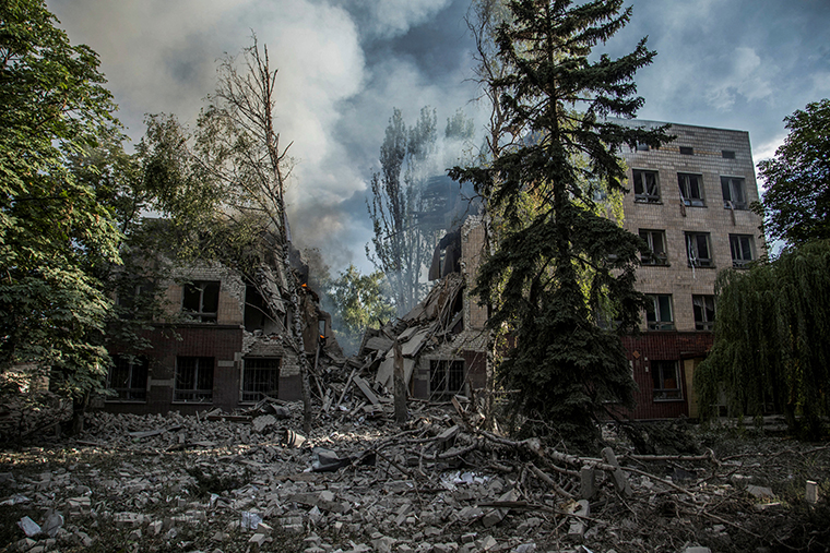 Donbass, bombardamenti 'enormi' dei russi su Lysychansk