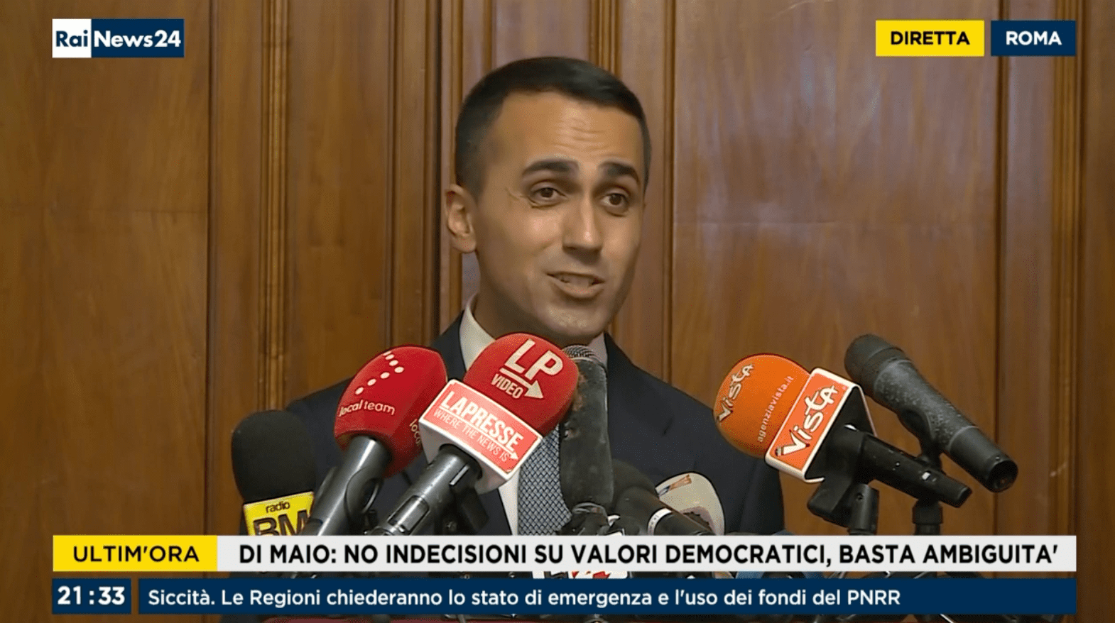 DiMaioConferenza Ballottaggi, Di Maio esulta: "Crolla chi mette in dubbio l'operato del Governo"