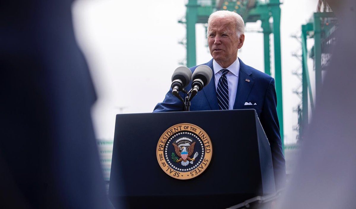 Ucraina, Biden: "Zelensky non voleva dare ascolto ai nostri avvertimenti sull'invasione russa"