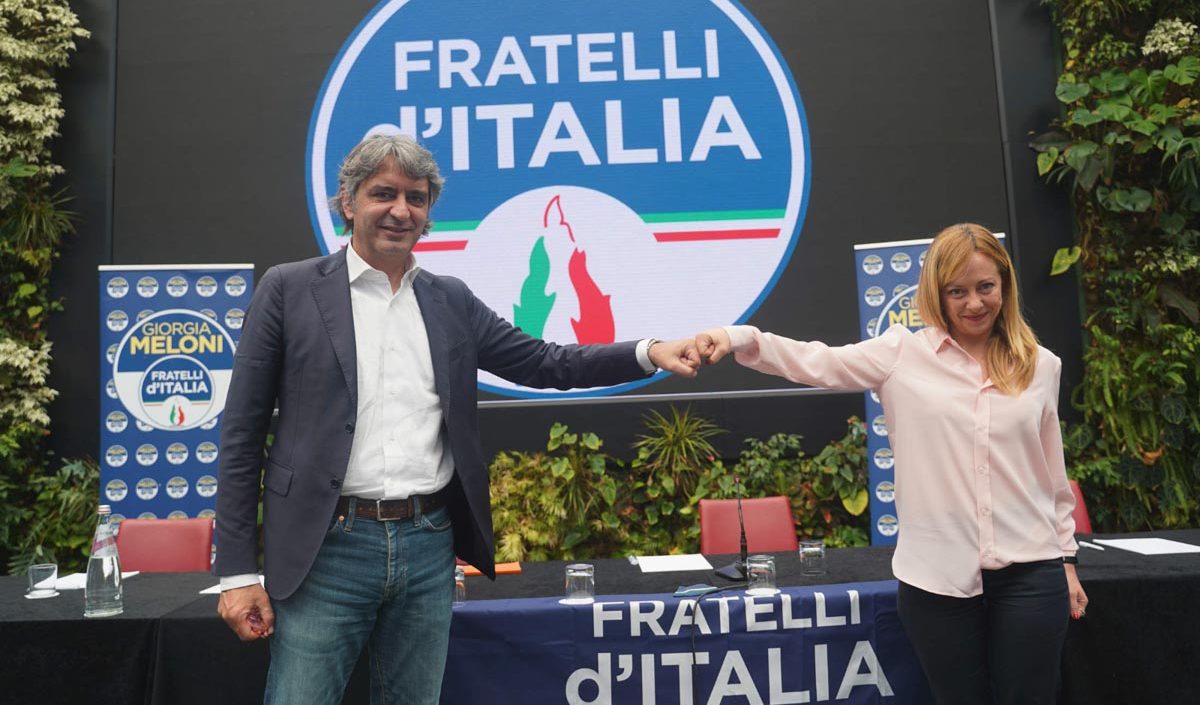 Verona, la destra oscurantista chiede il voto per Sboarina e scrive ai "capofamiglia"