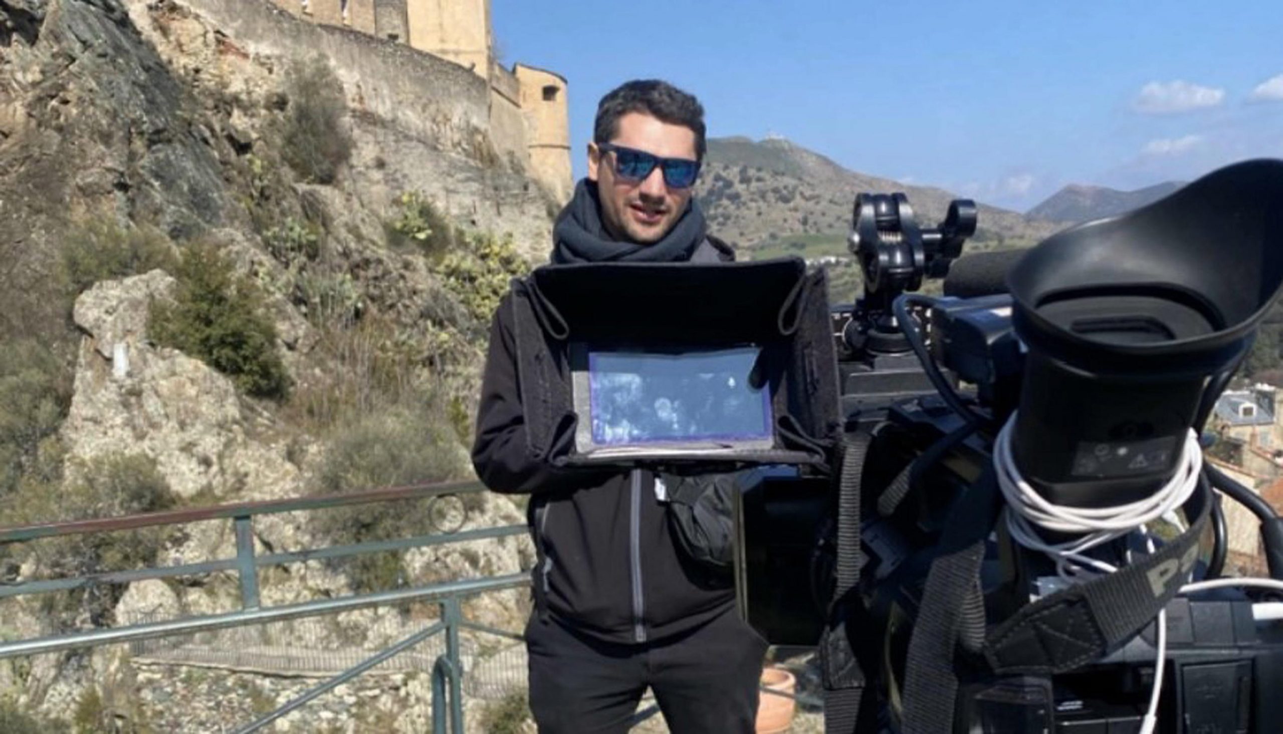Torna in Francia la salma del giornalista ucciso da una granata russa: Parigi indaga per crimini di guerra