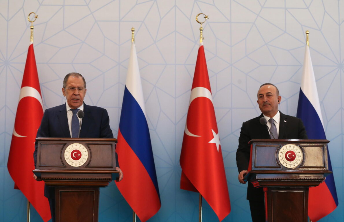 Vertice ad Ankara fra Cavusoglu e Lavrov sul grano. Mosca: "Sminate i porti e non attaccheremo". Kiev: "Non vi crediamo"
