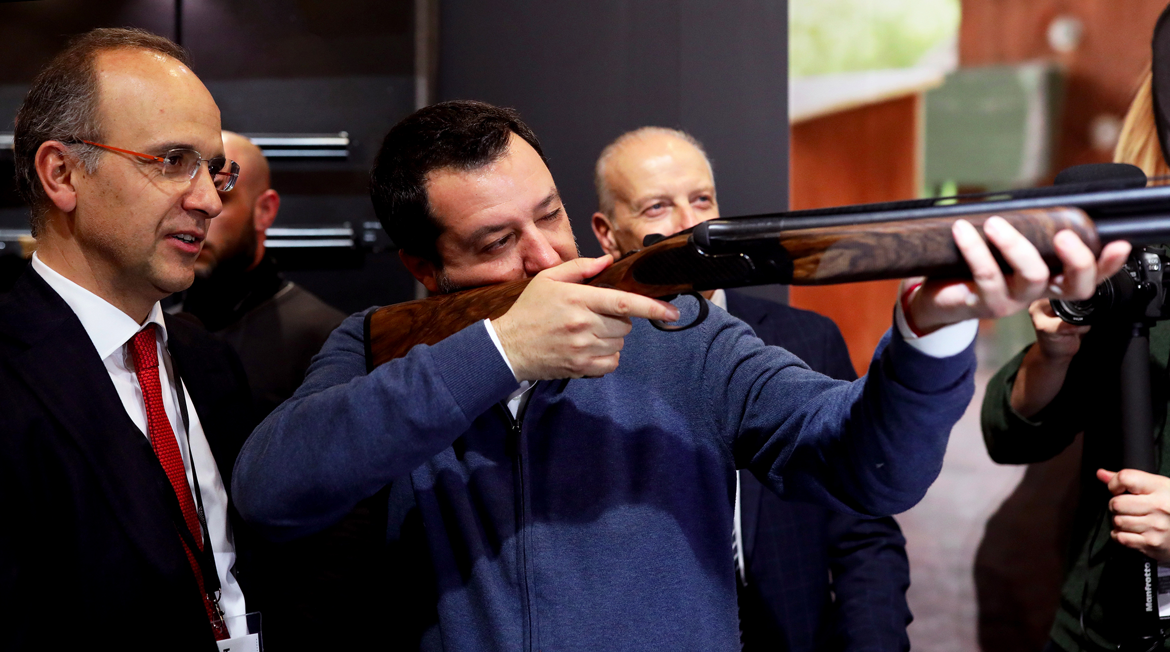 Salvini disperato inventa paure: "La priorità della sinistra è la droga libera..."