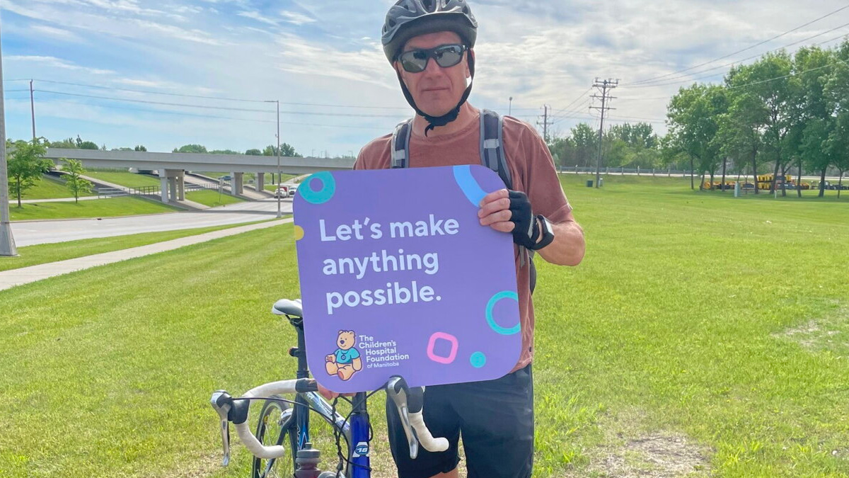 Usa, 1.350 chilometri in bici per la nipote malata: 53enne canadese muore investito