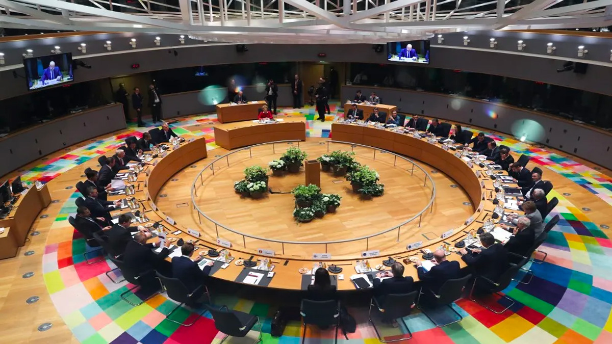 consiglio-europeo Ucraina, il M5s incalza il governo: "Rispetti i patti e promuova un negoziato con la Ue"