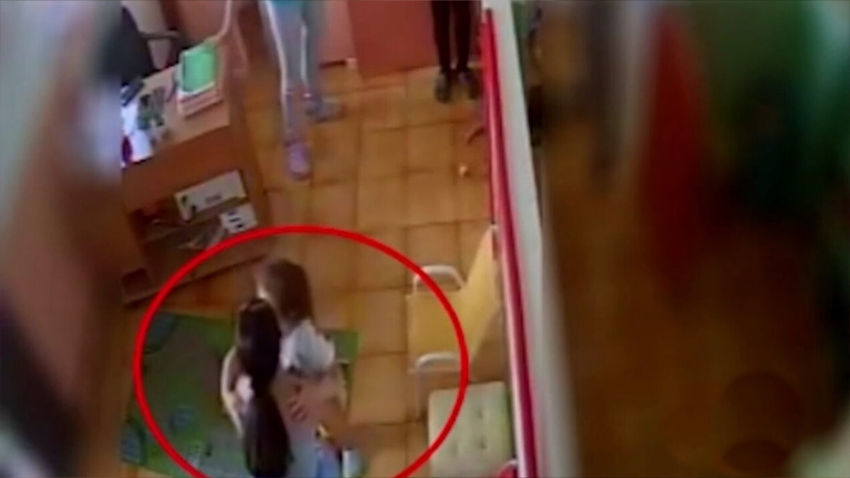 Omicidio di Elena, la madre agli investigatori: "Si, l'ho uccisa da sola in quel campo"