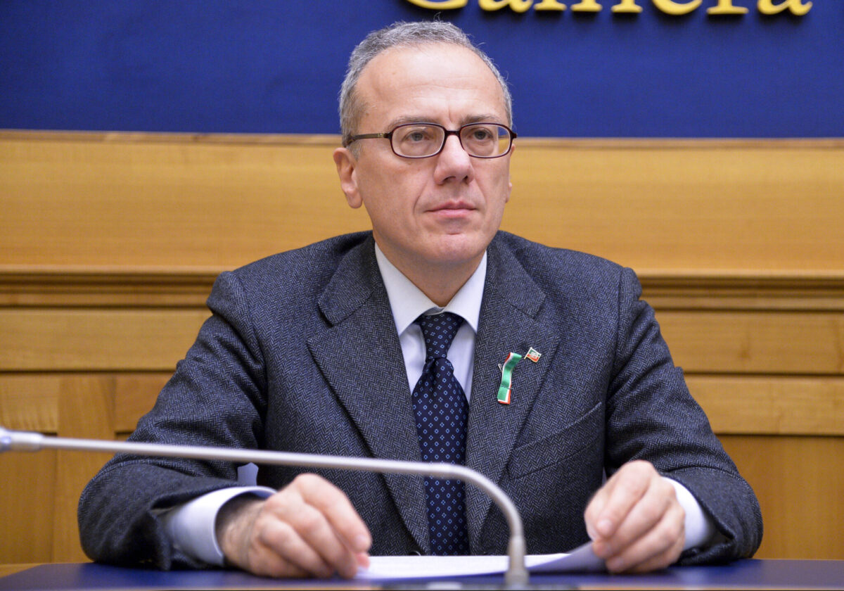 Elio Vito: "Forza Italia elogia Putin e si allea con i fascisti, mi dimetto dal partito e da deputato"