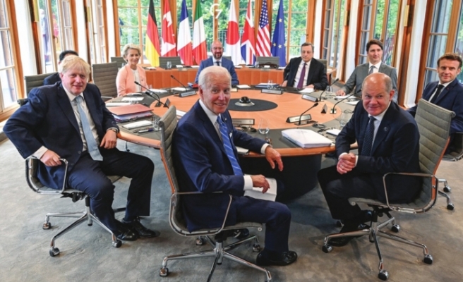 Summit G7: "Sosterremo l'Ucraina nella sua coraggiosa difesa dell'integrità"