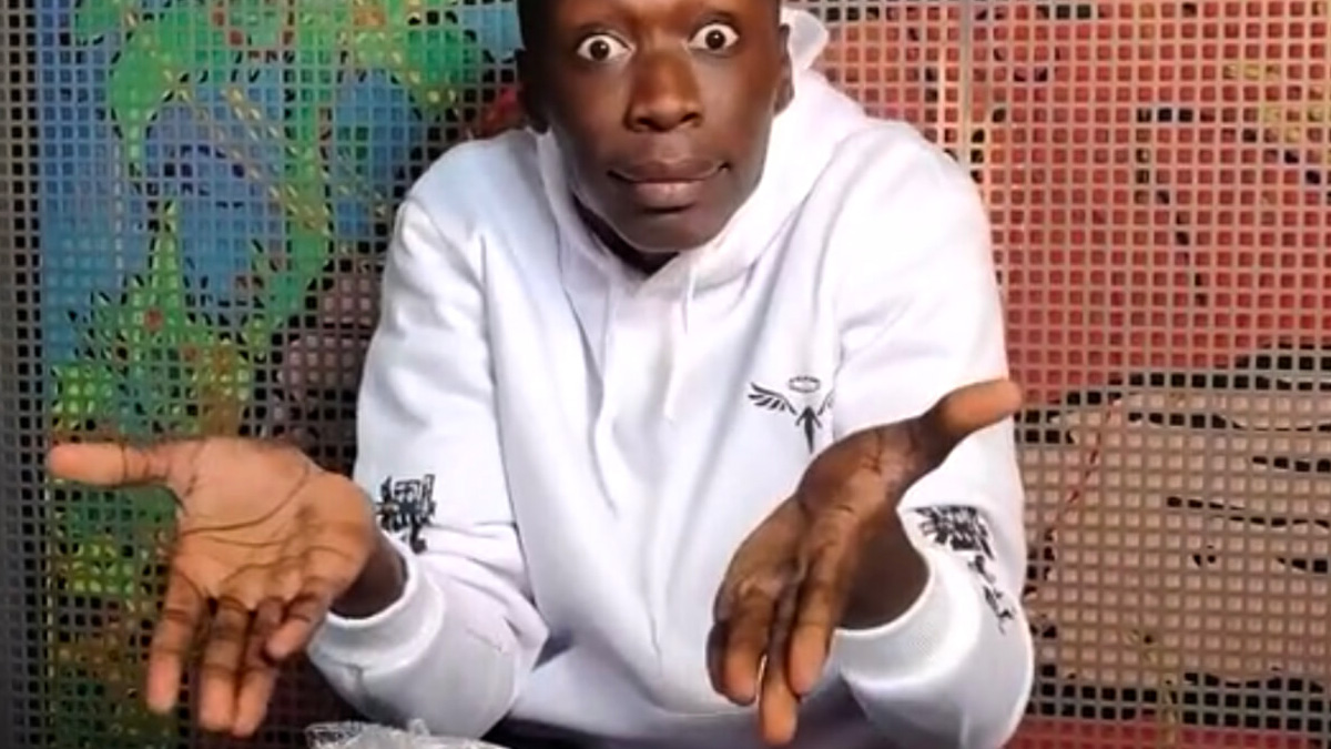 Tik Tok, Khaby Lame è il più seguito al mondo: ha superato Charli D'Amelio con 142,5 milioni di follower