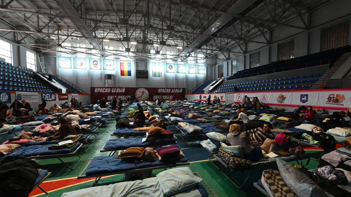 profughi-ucraina Ucraina, i civili passati nei campi di filtraggio: "Spogliati, picchiati e lasciati a morire di freddo"