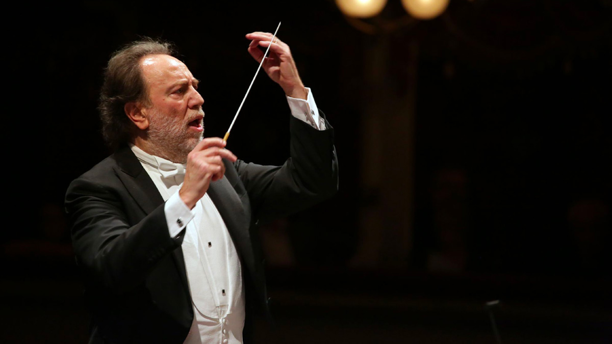 riccardo-chailly-alla-scala Teatro alla Scala, squilla un telefono in platea e il direttore interrompe il concerto: applausi dal pubblico