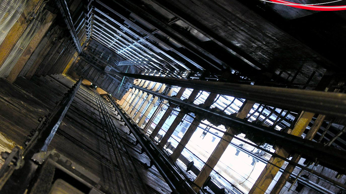 Palermo, ascensore precipita dal quinto piano: 3 feriti in gravi condizioni