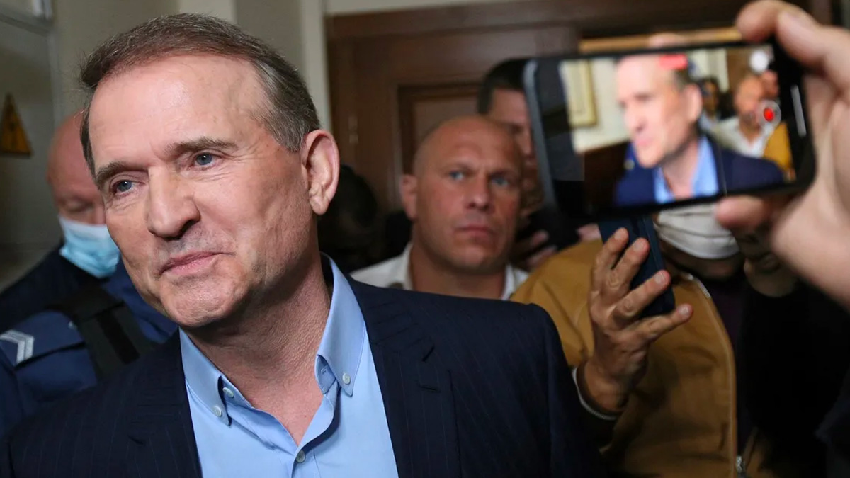 Ucraina, l'oligarca Medvedchuk a processo: è accusato di tradimento e appropriazione indebita