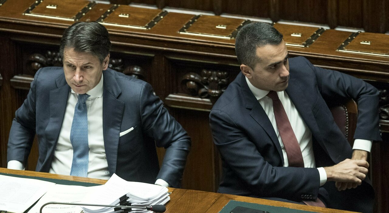 Conte provoca Di Maio: "I sondaggi non lo danno neanche all'1%, lasciamolo alla sua fortuna..."