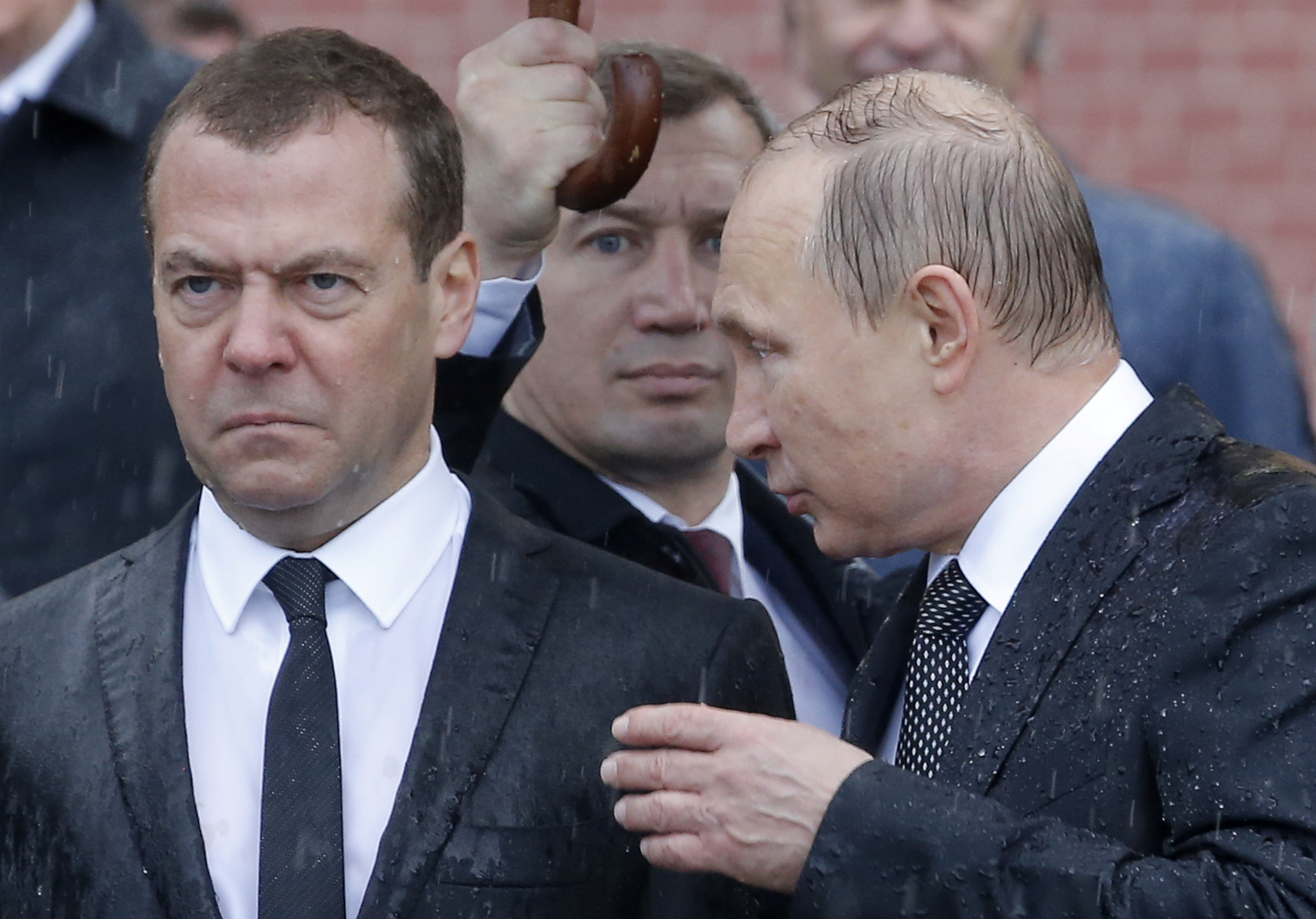Mosca, Medvedev difende il capo: "L'arresto di Putin equivarrebbe a una dichiarazione di guerra"