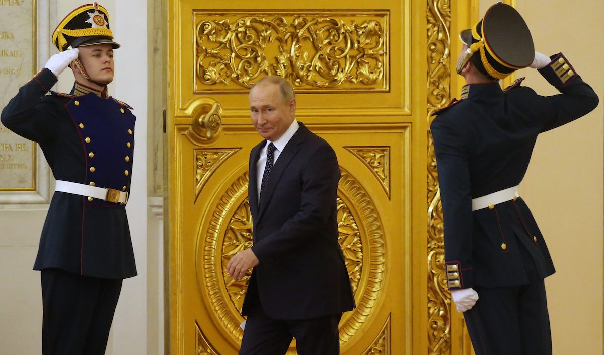 Putin autorizza gli ucraini a risiedere in Russia a tempo indefinito: ma non i malati Putin autorizza gli ucraini a risiedere in Russia a tempo indefinito: ma non i malati